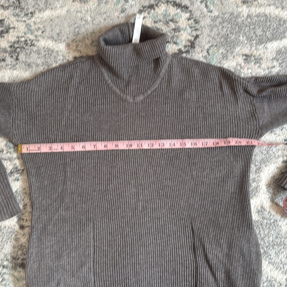 Lululemon Cozy Calling Turtleneck - Picture 7 of 12